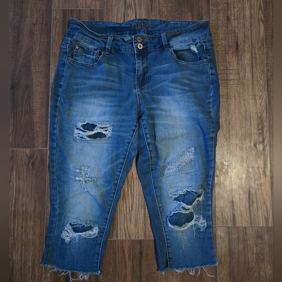 Rue21 Pants - Rue21 Cutoff Capri Jeans